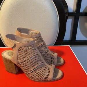 Vince Camuto shoes used